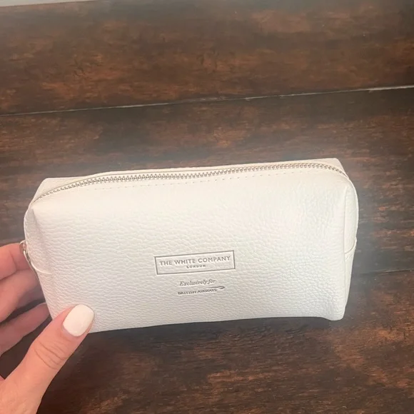 NWOT White company Travel Bag - Picture 1 of 7